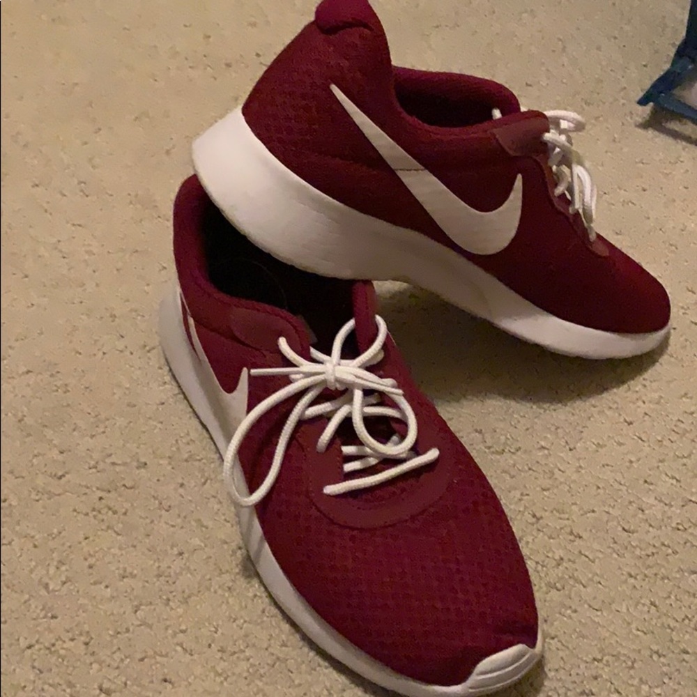 COPY - Nike maroon size 10